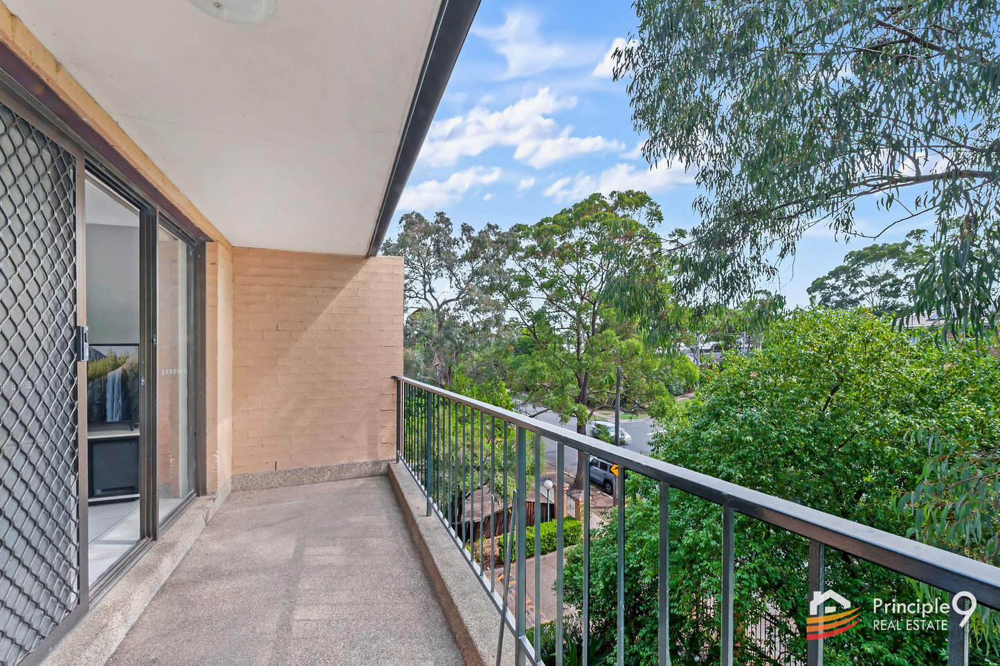 8/227 Targo Road, Girraween
