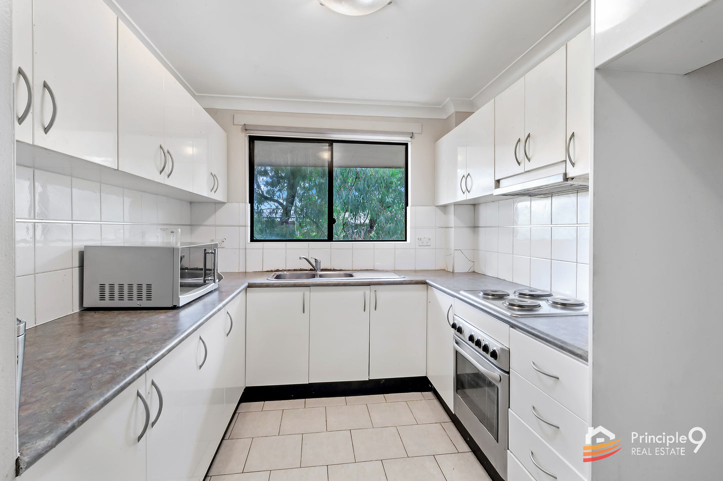 8/227 Targo Road, Girraween